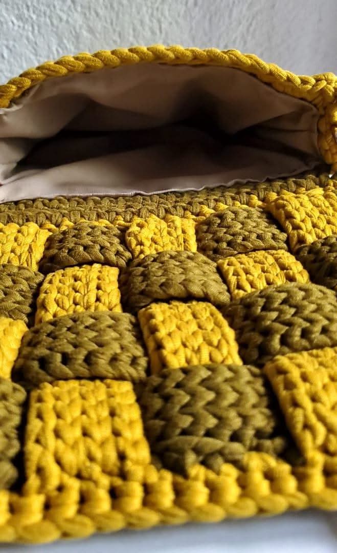 Lady Katrina- Kathline SALVANT : BOTTEGA 15cmx20cm Sac Vert Olive et Moutarde Fait Main en Haïti